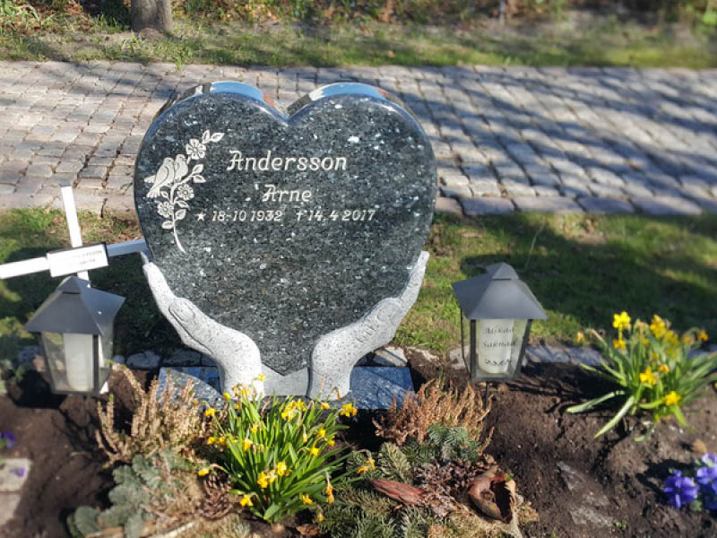 E005 in Labrador granite. Recessed engraving painted antique white.