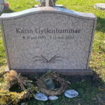 EN106 in flamed red Bohus granite with polished side surfaces. The engraving is deep sandblasted with stone gloss.