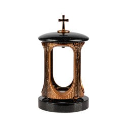 Lykta i aluminium och granit, rund bronsfärgad, kristet kors på toppen.